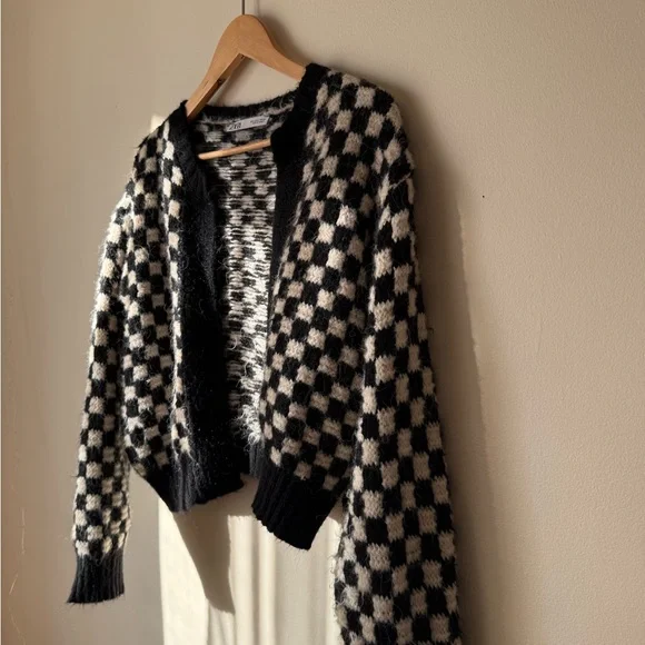 Zara Black and White Checkered Knit Cardigan - Picture 6 of 9